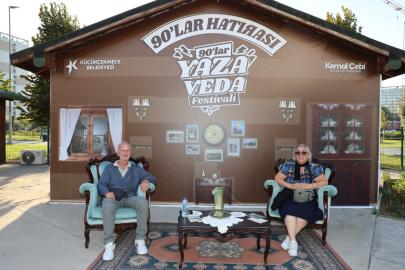 KÜÇÜKÇEKMECE’DE 90’LAR KONSEPTLİ YAZA VEDA FESTİVALİ BÜYÜK İLGİ GÖRDÜ