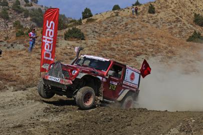 VEZİRKÖPRÜ'DE NEFES KESEN OFFROAD MÜCADELESİ