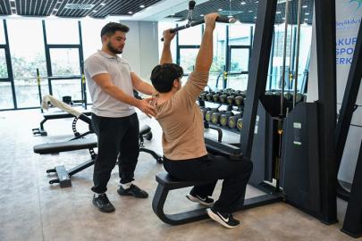 BEYLİKDÜZÜ BELEDİYESİ YETİŞKİN SPOR KURSLARIYLA SAĞLIKLI YAŞAMI DESTEKLİYOR