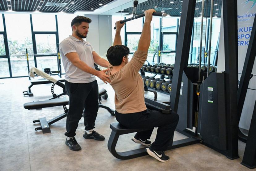 BEYLİKDÜZÜ BELEDİYESİ YETİŞKİN SPOR KURSLARIYLA SAĞLIKLI YAŞAMI DESTEKLİYOR
