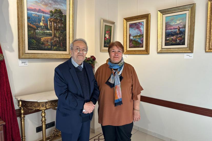 İSTANBUL’UN TARİHİ DOKUSUNU VE RENKLERİNİ TUVALE AKTARDI