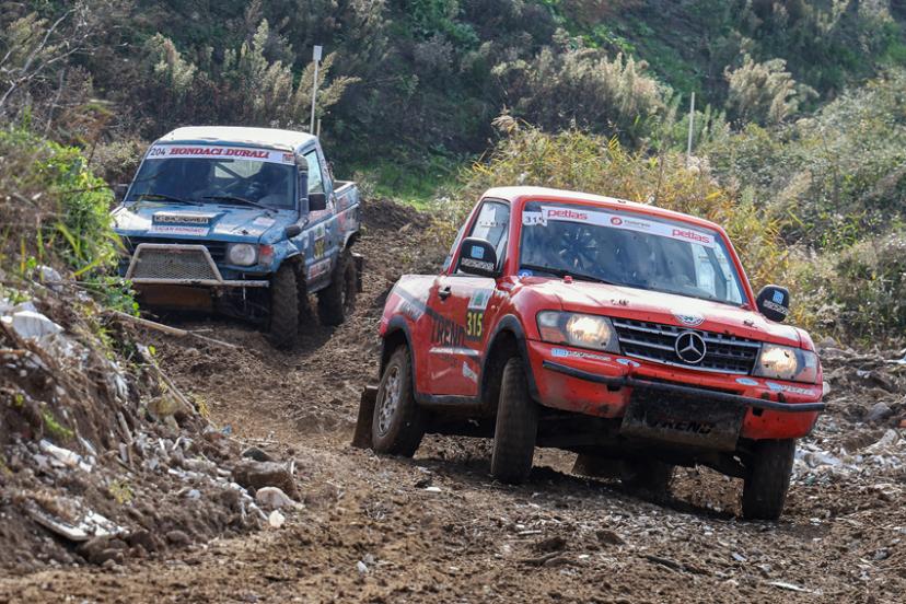 SAKARYA'DA YAĞIŞ ALTINDA BÜYÜK ÇEKİŞME