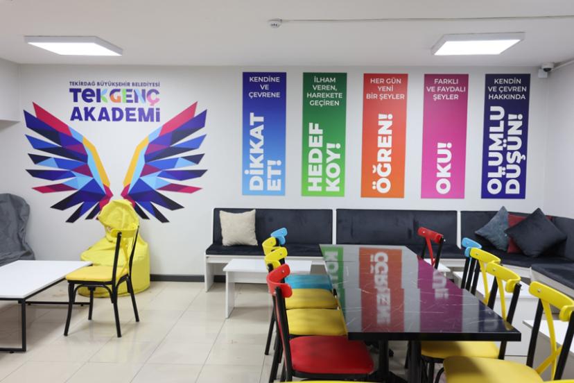 TEKİRDAĞ BÜYÜKŞEHİR BELEDİYESİN'DEN EĞİTİMDE FIRSAT EŞİTLİĞİ HAMLESİ: TEK GENÇ AKADEMİ