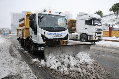 BAĞCILAR BELEDİYESİ KARLA MÜCADELE TİMİ SAHADA