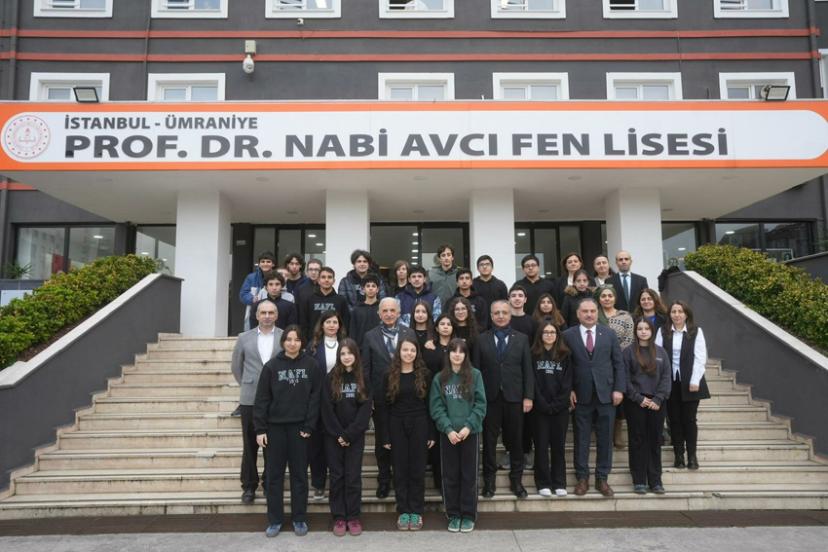 BAŞKAN YILDIRIM, ÖĞRENCİLERLE BAYRAK TÖRENİ’NDE BİR ARAYA GELDİ