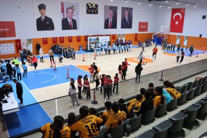 ÜMRANİYE’DE İLKOKULLAR SPOR ETKİNLİĞİ