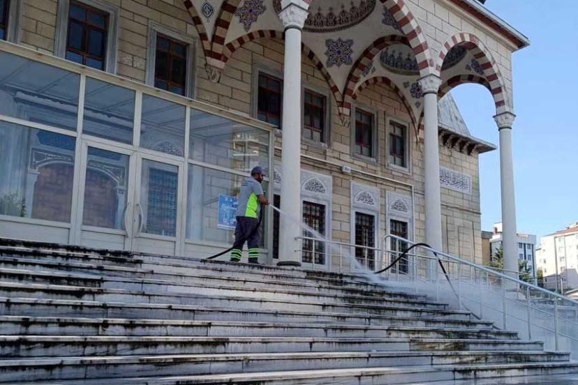 EYÜPSULTAN’DA CAMİLER BAYRAMA HAZIR