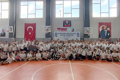 EYÜPSULTAN’DA GENÇ VOLEYBOLCULAR FİLEDE BULUŞTU