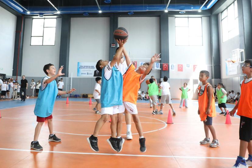 EYÜPSULTAN’DA GENÇLER BASKETBOLDA YILDIZLAŞTI