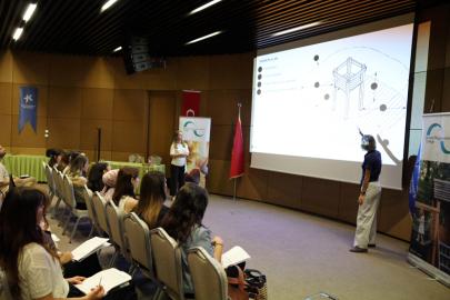 KÜÇÜKÇEKMECE’DE OYUN ALANLARI DAHA GÜVENLİ