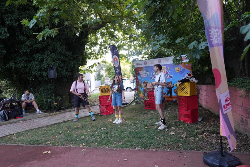 MALTEPE'DE YAZ ÇOCUK TİYATROLARI MİNİKLERLE BULUŞTU
