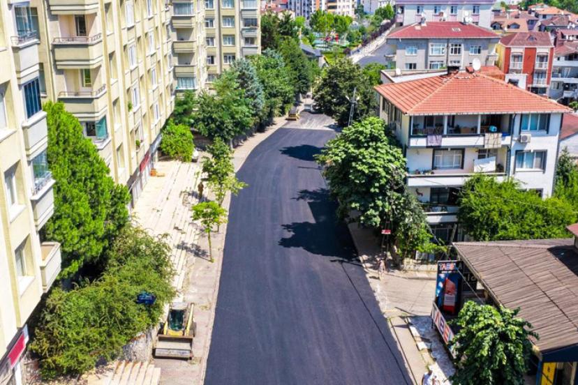 ÜMRANİYE'DE ASFALT YENİLEME ÇALIŞMALARI DEVAM EDİYOR
